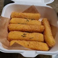 Fingers de queso at Yecla 33 in Valencia