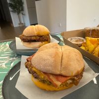 “Meat & ribs” vegan burger + BBQ style “pulled ribs” vegan burger
 at Yecla 33 in Valencia
