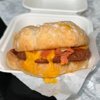 Vegan burger cheese bacón..Deli!!!!!❤️ at Yecla 33 in Valencia