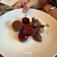 Bio Grand Cru Schokolade in Texturen und marinierte Herzkirschen mit karamellisiertem Haselnusskern  at Lafleur in Frankfurt