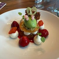 Marinierter Rhabarber und Schneider's Bio Erdbeeren Vanillecreme mit Tonkabohne
Salzpistazien Streusel und Gewürztagetes Eis  at Lafleur in Frankfurt