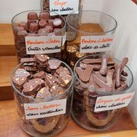 Chocolates sem lactose at Sabor Chocolate in Campos Do Jordao