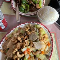 Beef satay and chicken with vegetables and cashews at New York Chinese Restaurant in Niagara Falls