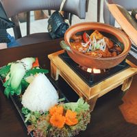 Da war „Kho Ngu Vi“ schön gewürzt und tolle Kombi mit Reis und Gemüse 👌 at KIM999 in Berlin