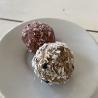 Vegan raw food balls 🍀  at Skrylle in Soedra Sandby