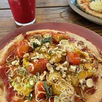 Pizza vegana at Oroboro Vegan Cafe in Ilhabela