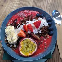 Delicious vegan smoothie bowl at Kattencafé Sophie in Leiden