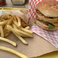 Big Burger with fries  at Furahaa - Vegan in Paris