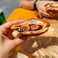 Cheeseburger at Furahaa - Vegan in Paris