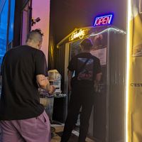 Schlange beim Koch at Furahaa - Vegan in Paris