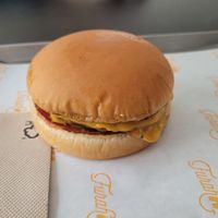 Cheeseburger  at Furahaa - Vegan in Paris