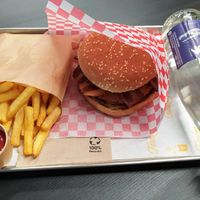 Vegan Chicken Burger & Fries at Furahaa - Vegan in Paris