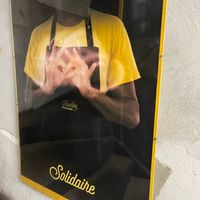 Decoração com linguagem de sinais at Furahaa - Vegan in Paris