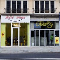 Façade + Eat-in space at Furahaa - Vegan in Paris