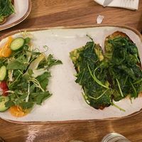 pan con aguacate, espinaca y kale calientes - kale no masajeado- y mucho aceite  at Truth & Tonic in Las Vegas