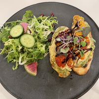 Avocado toast con hummus di edamame   at Truth & Tonic in Las Vegas