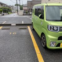 Duas vagas de estacionamento no lado. Entrada um pouco difícil    at Organic Cafe Mahana in Nagakute