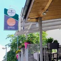 Outside view at Singam's in Forst