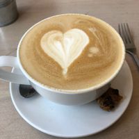 Latte con leche de almendras  at Cafetería de Especialidad La Plaza in Temuco