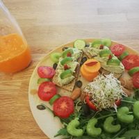 Frischgepresster Saft und rohköstliches Brot at Alge in Villach