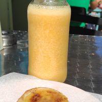 Yellow smoothie y pastel de nata at Moko Veggie Café - Alvalade in Lisbon