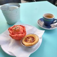Seitan empada, pastel de nata and an espresso at Moko Veggie Café - Alvalade in Lisbon
