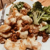 “WALNUT SHRIMP”

Crispy battered vegan shrimp tossed in house-made creamy sauce with toasted walnuts. Served with steamed broccoli and brown rice.  at Alice & Friends' Vegan Kitchen in Chicago
