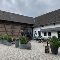 Outdoor sitting is nice at Hofcafé Riesen in Kerpen