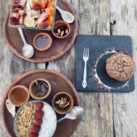 Bol de fruits, cacao bol et muffin vegan   at Cafe Bohème   in Antigua