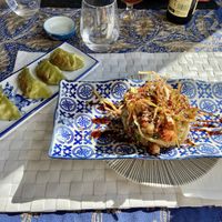 Gyozas y tartar veganos.  at Kuma in Segovia