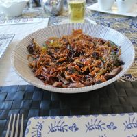 Wok with noodles, vegetables and sauce at Kuma in Segovia
