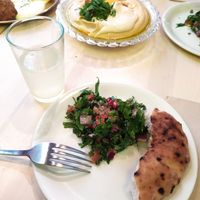 Ensalada y pita at Barganzo in Madrid