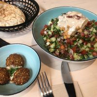 Entrante de falafel (3,90 €) y ensalada Barganzo (10,00 €) at Barganzo in Madrid