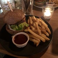 Vegan Tree Hugger Burger with smokey kale and quinoa patty, semidried tomato relish, hummus, red onion, pickles and iceberg on vegan wholemeal bun with chips and ginger beer  at 4 Pines in Newport