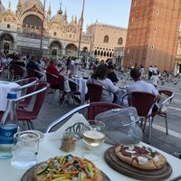Vegan pizza left, pizza margharita right at Grancaffe Quadri in Venice