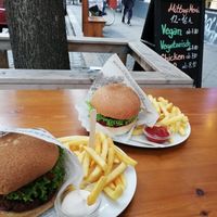 Vegan beefburger + fries + ketchup/vegan mayo at Burger Steig in Berlin