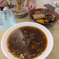 Spicy noodles, vegan rice bowl in the middle at Guó Xiāng Yuán SùShí 國香園素食 in Hualien