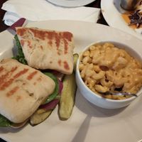 Grilled veggie sandwich with Mac & cheese at The Chicago Diner - Lakeview in Chicago
