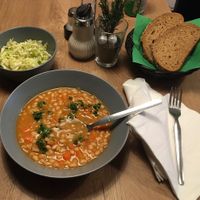 today’s main course: bean-gulasch, salad and fresh bread at Verein Start Up in Vienna