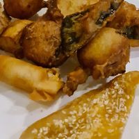 Some very beige starters at Su Vegan Buffet in West London