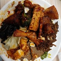 Tofu,tempeh,șeitan,arroz basmati,filetes de soja at Su Vegan Buffet in West London