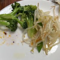 Cold garlic broccoli and sesame bean sprouts were the best from the salad bar  at Su Vegan Buffet in West London