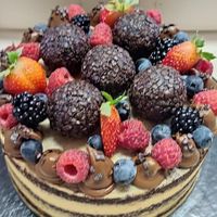 Birthday cake at Lettuce B in Torres Vedras