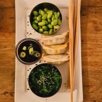 Usagi plankje at Vegane Glorie in The Hague