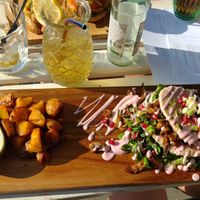 Main dish and elderflower on the rocks 😍 at Vegane Glorie in The Hague