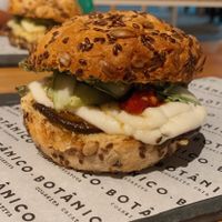 Hambúrguer de cogumelo   at Botanico - Colheita Criativa in Florianopolis
