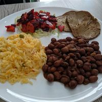 The sliced seitan was super tasty, and what a big plate of food! at Comer Sanar Vivir in Cuenca