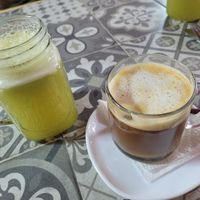 Coffee with almond milk and pineapple juice at Comer Sanar Vivir in Cuenca