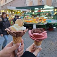 My vegan gelato is on the right (The macaron in not vegan) at Amorino in Rome