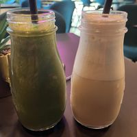 Chai latte and green machine  at Yuícery - Milaneo in Stuttgart
